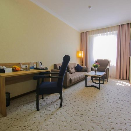 Rayan Hotel Osh Bagian luar foto