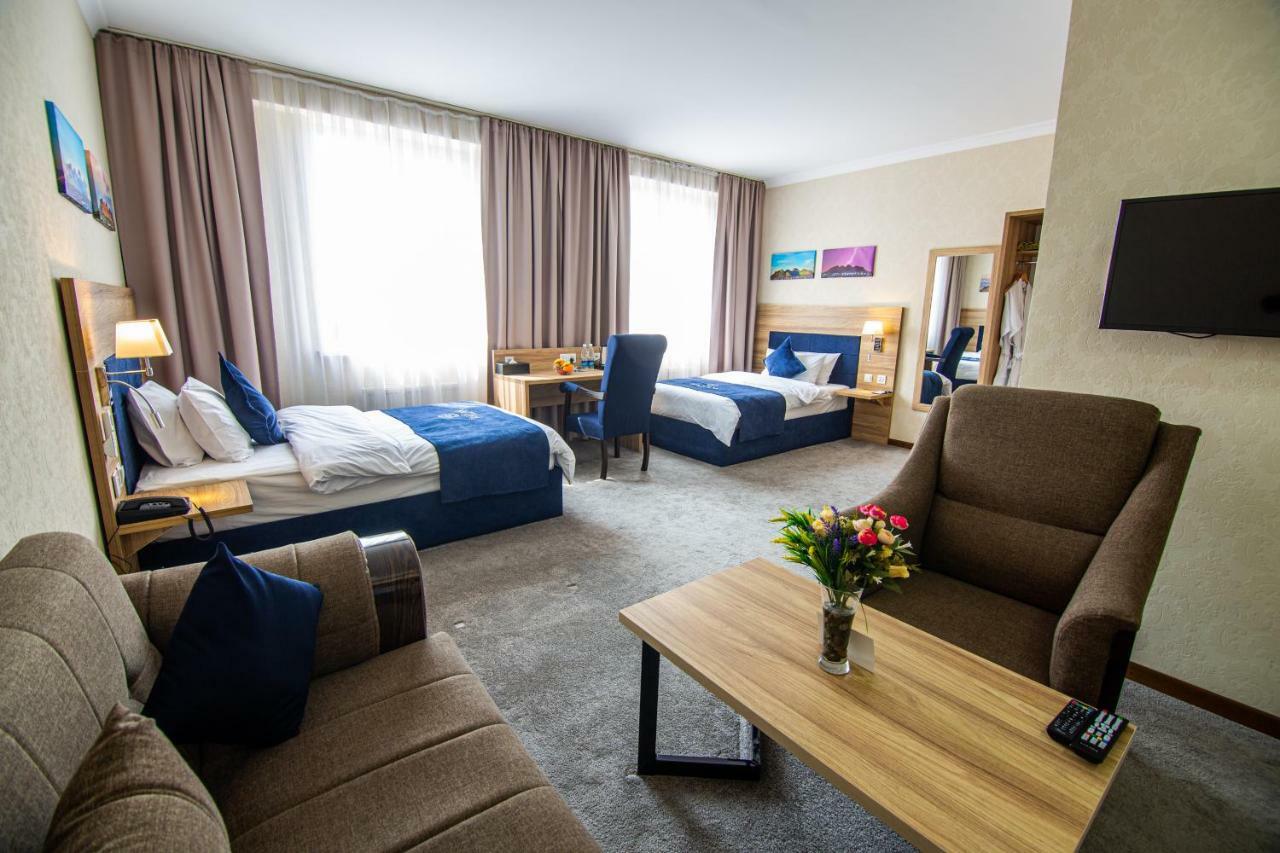 Rayan Hotel Osh Bagian luar foto
