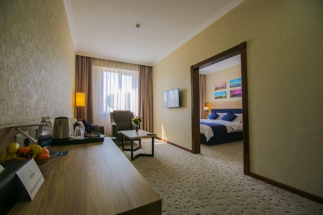 Rayan Hotel Osh Bagian luar foto