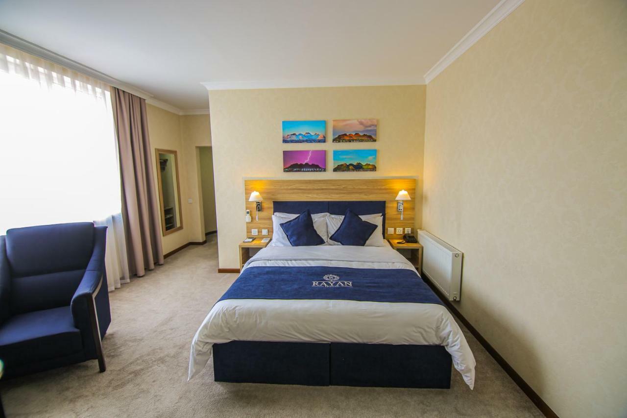 Rayan Hotel Osh Bagian luar foto