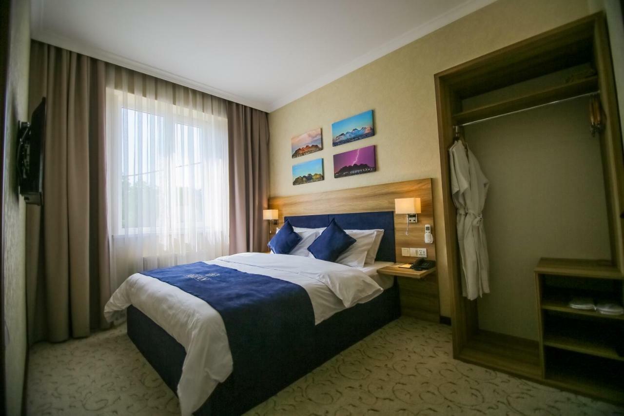 Rayan Hotel Osh Bagian luar foto