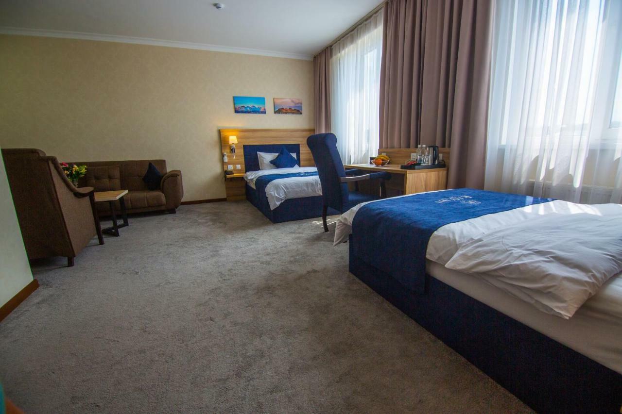 Rayan Hotel Osh Bagian luar foto