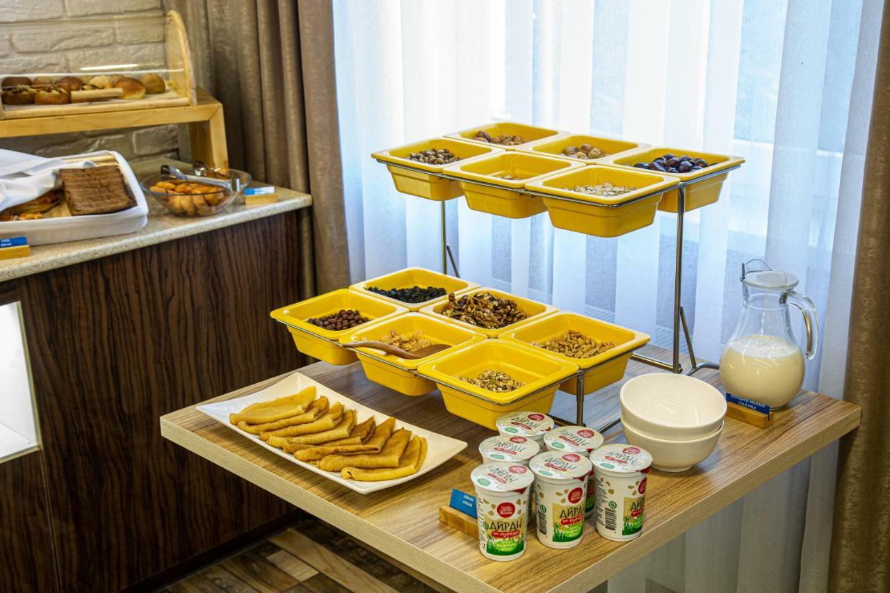 Rayan Hotel Osh Bagian luar foto