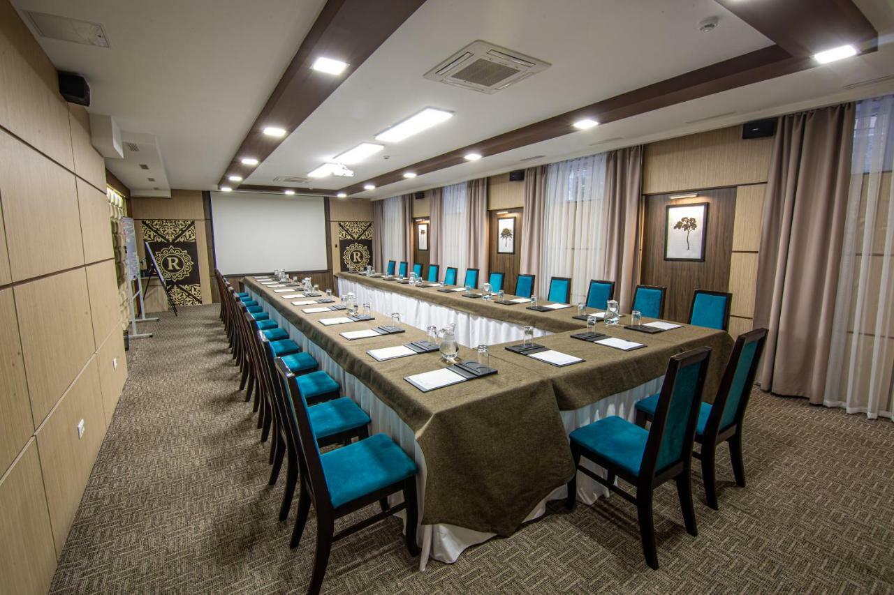 Rayan Hotel Osh Bagian luar foto