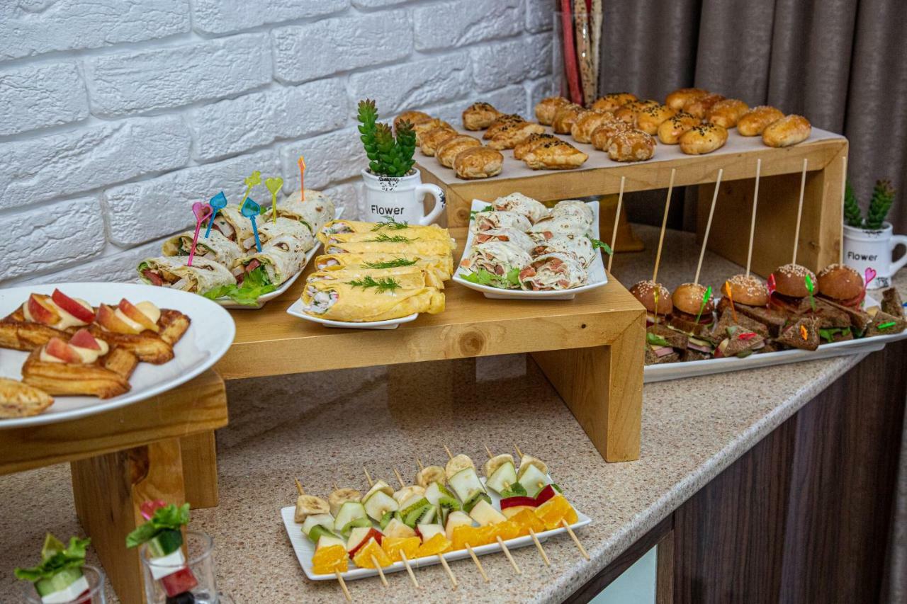 Rayan Hotel Osh Bagian luar foto