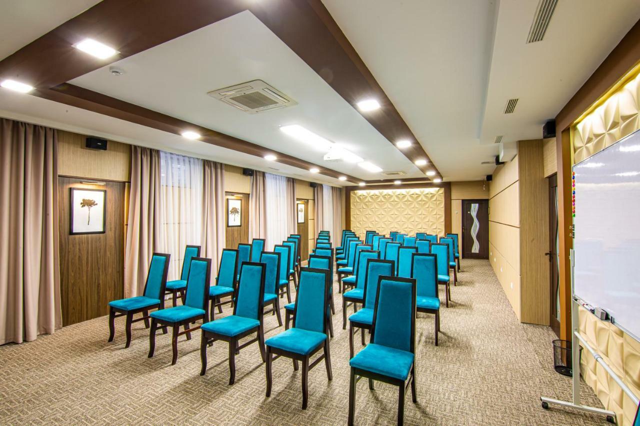 Rayan Hotel Osh Bagian luar foto