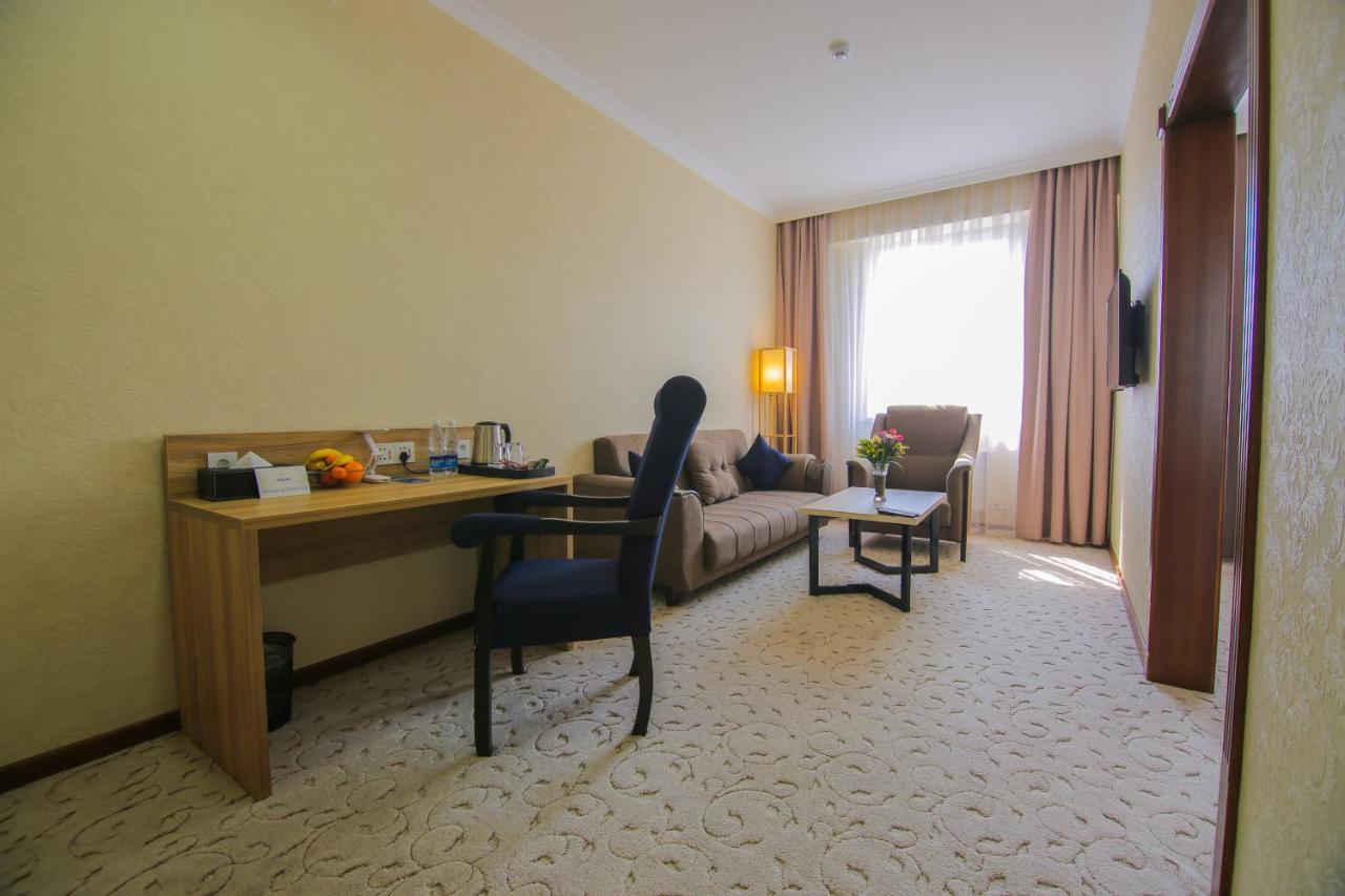 Rayan Hotel Osh Bagian luar foto